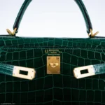 Hermès HSS Kelly 25 Sellier Emerald and Cassis Shiny Niloticus Crocodile Brushed Gold Hardware replica bags