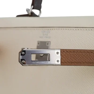 Hermès Kelly 25 Sellier Nata Chai Gris Meyer Epsom Palladium Logo2