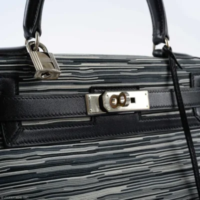 Hermès Rare Collectible 2000 Kelly 28 Sellier Black Box Calf & Vibrato Palladium Hardware