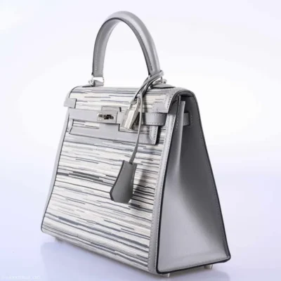 Hermès Rare Collectible 2001 Kelly 25 Sellier Gris Perle Box Calf & Vibrato Palladium Hardware